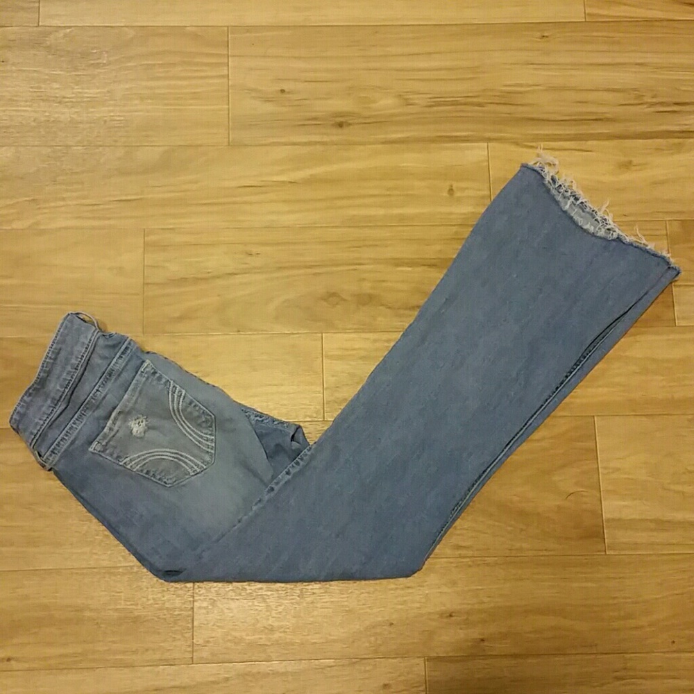 HOLLISTER DESTROYED JEANS